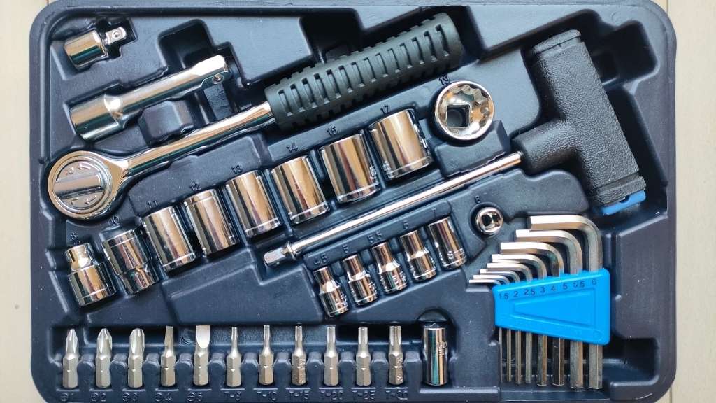 wrench set for CB1100 battery replacement