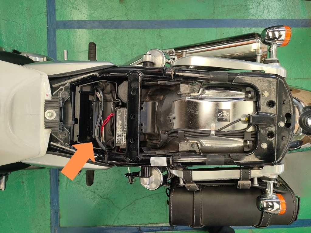 battery locatoin on CB1100