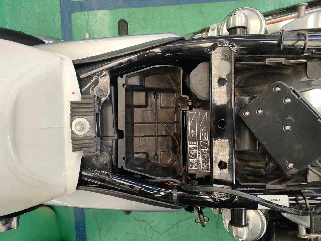 battery locatoin on CB1100