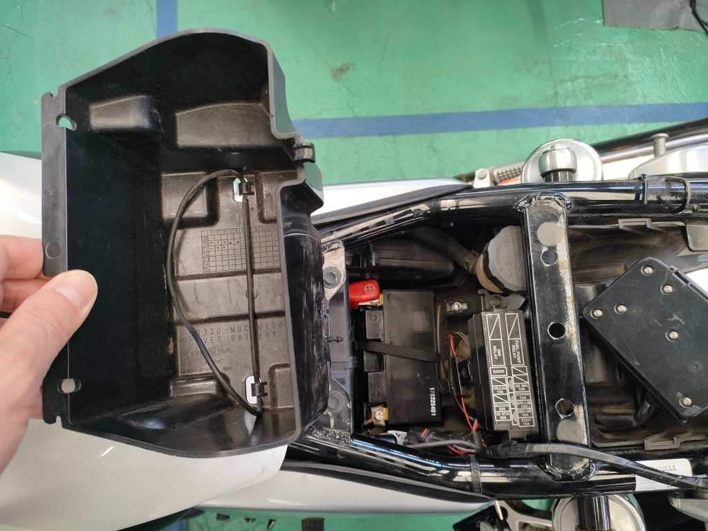 battery locatoin on CB1100