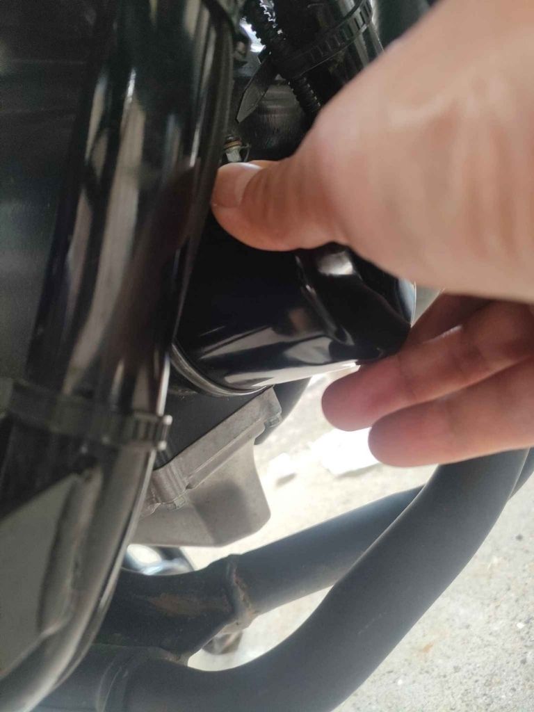 Installing a new oil filter
