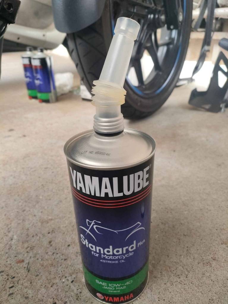 Engine oil "YAMALUBE Standard Plus"