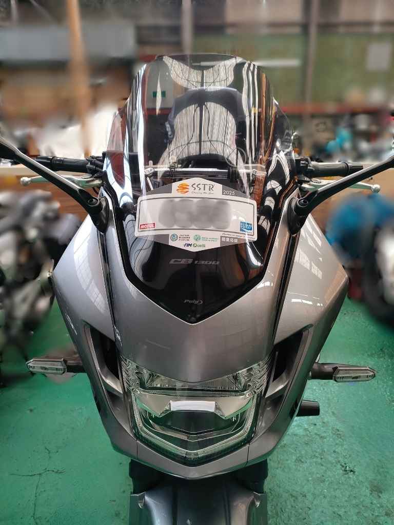 SSTR2025ステッカーを貼り付けたCB1300SB(正面)